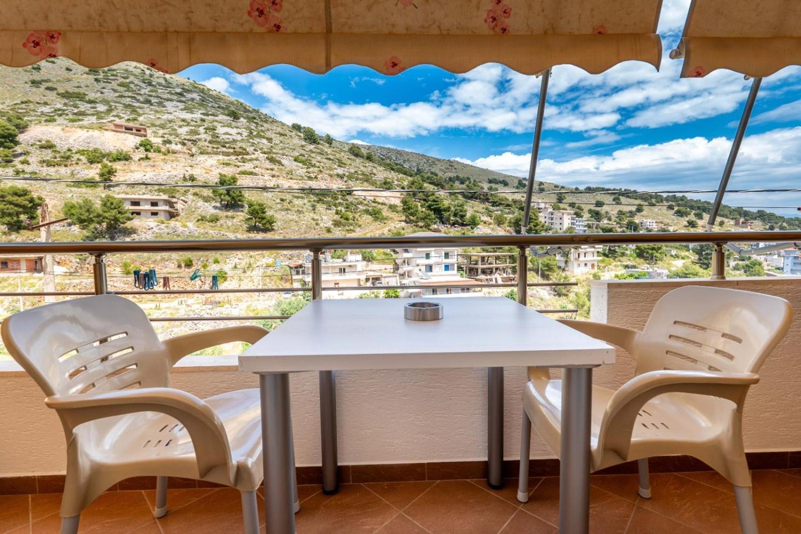 Vila Basho Sarandë エクステリア 写真