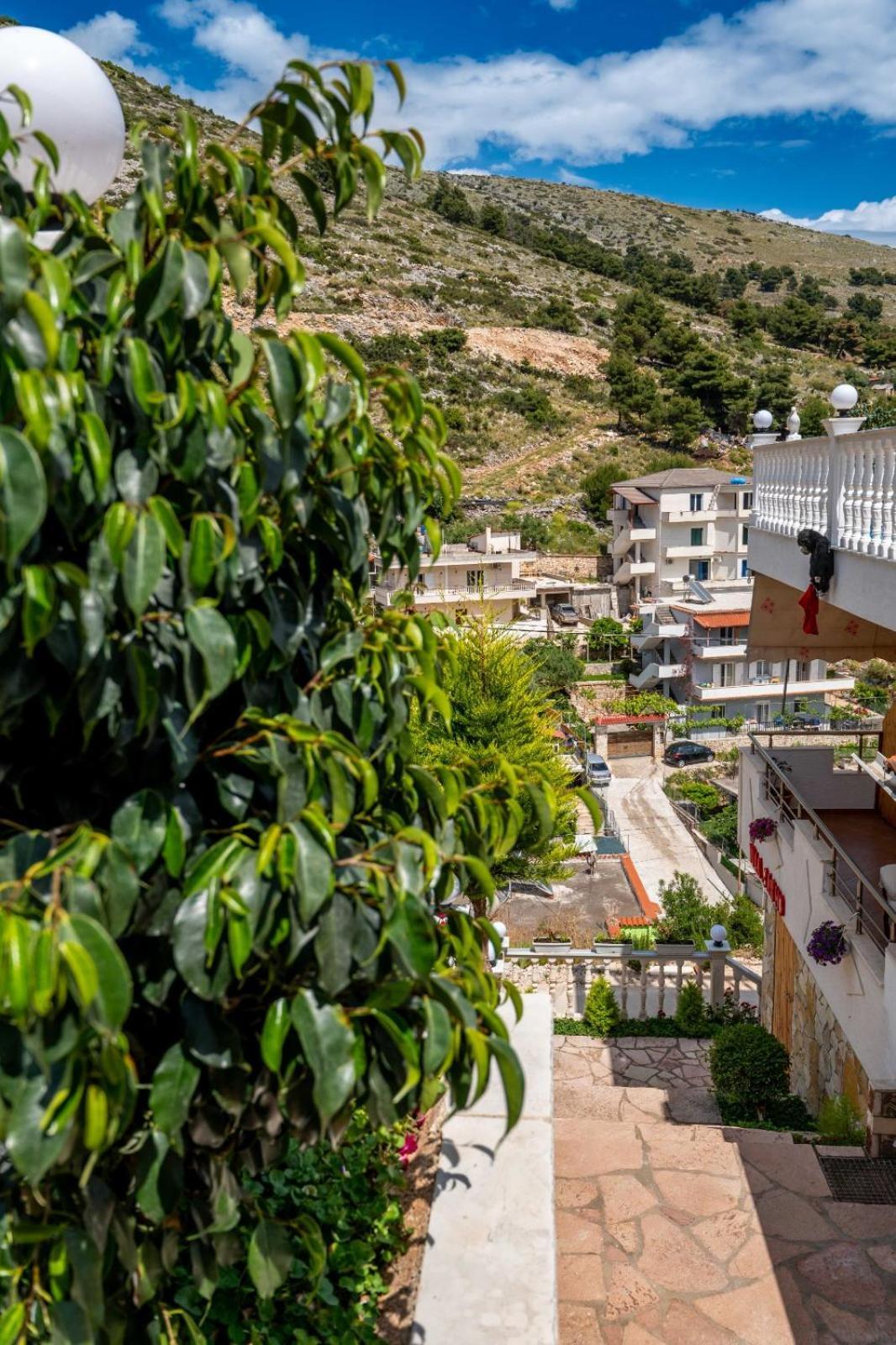Vila Basho Sarandë エクステリア 写真