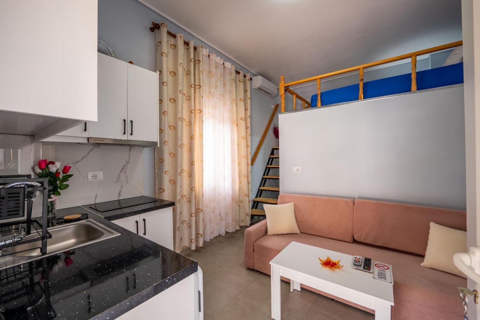 Vila Basho Sarandë エクステリア 写真
