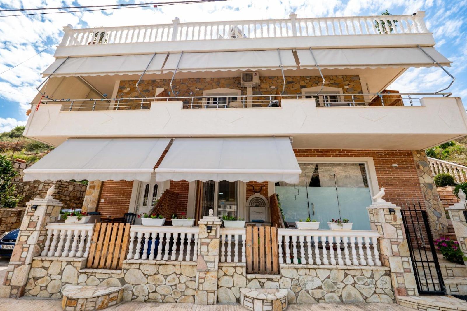 Vila Basho Sarandë エクステリア 写真
