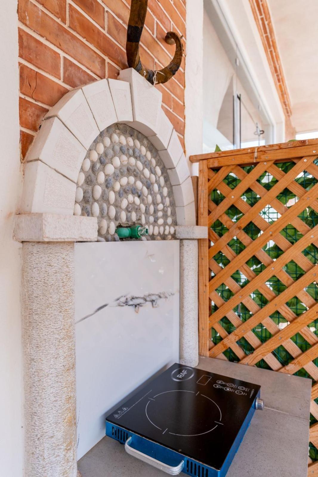 Vila Basho Sarandë エクステリア 写真