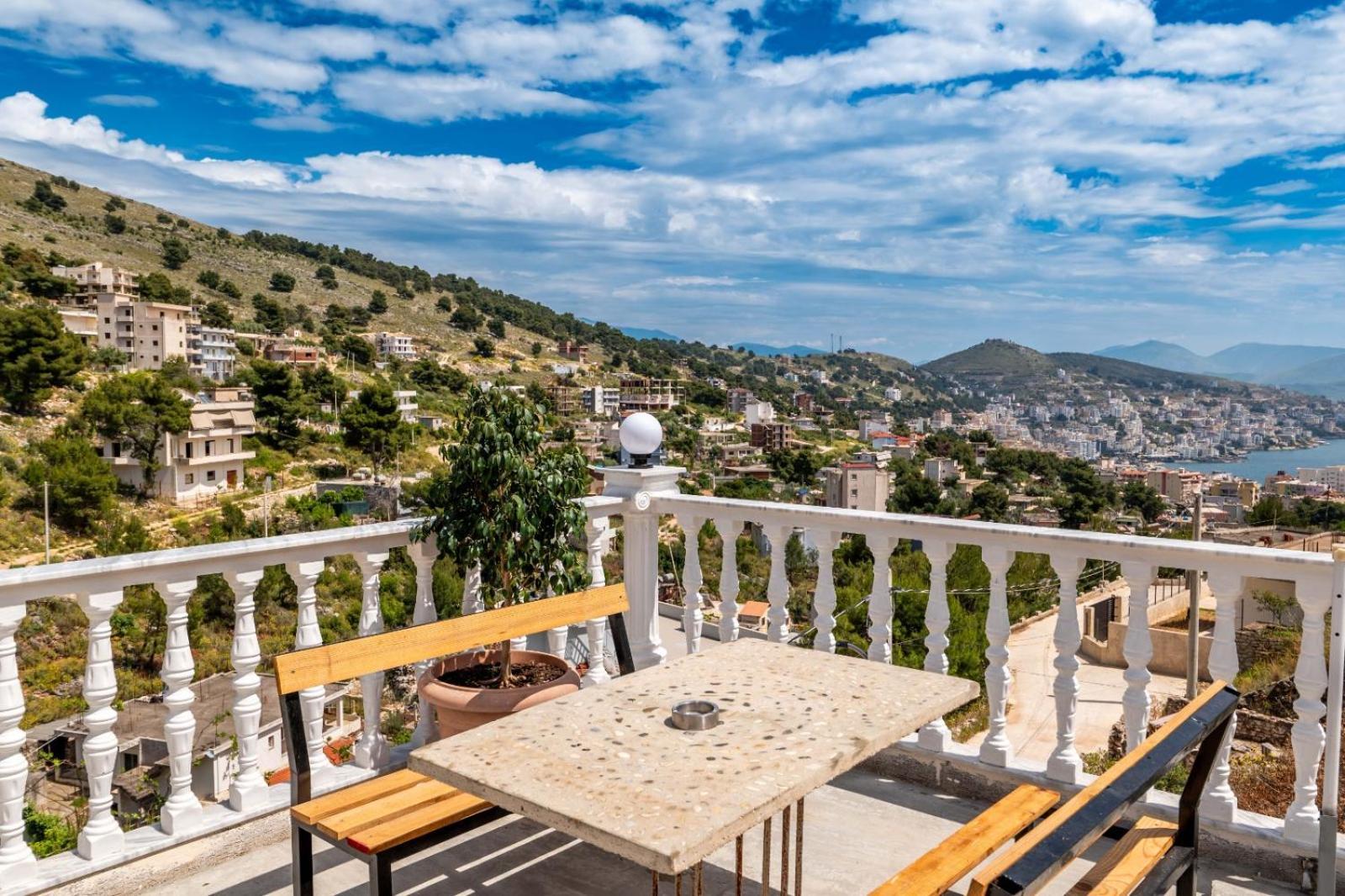 Vila Basho Sarandë エクステリア 写真