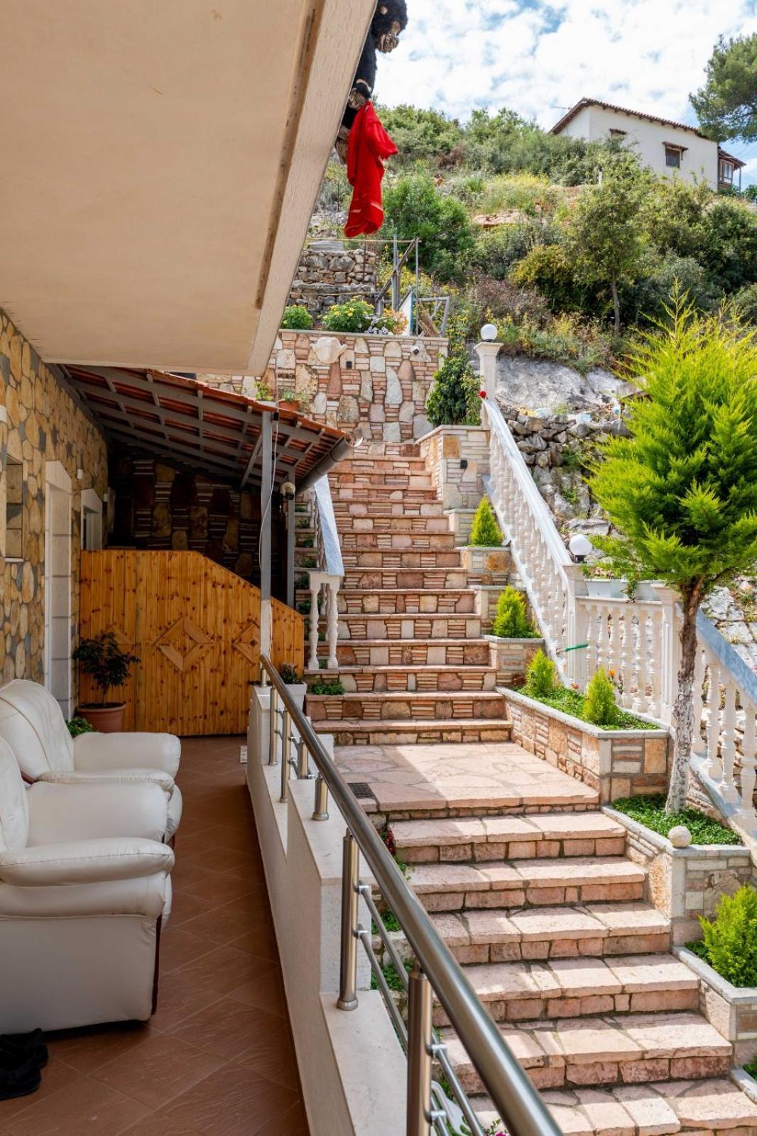 Vila Basho Sarandë エクステリア 写真