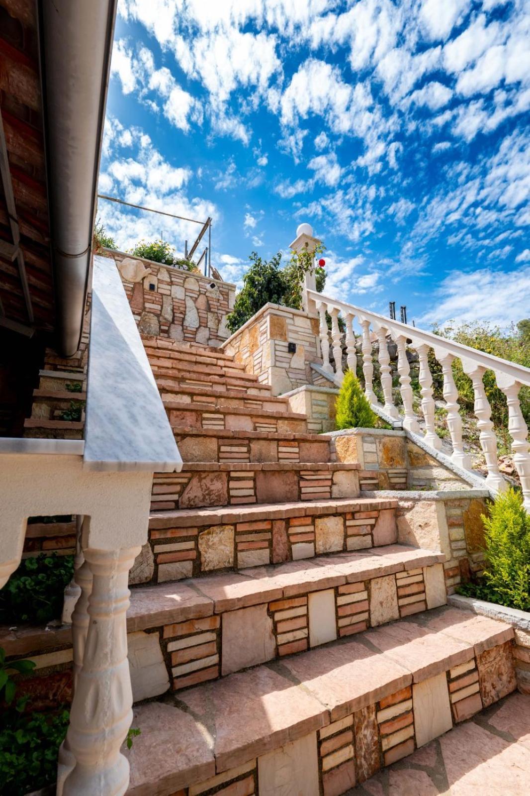 Vila Basho Sarandë エクステリア 写真